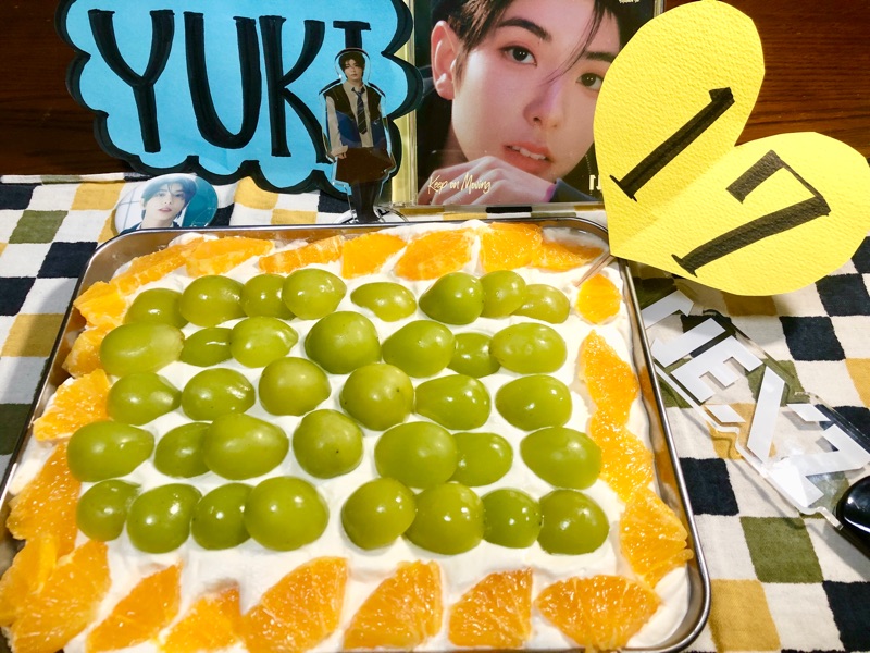 低糖質パンプディングケーキと推し活の様子を撮った写真
