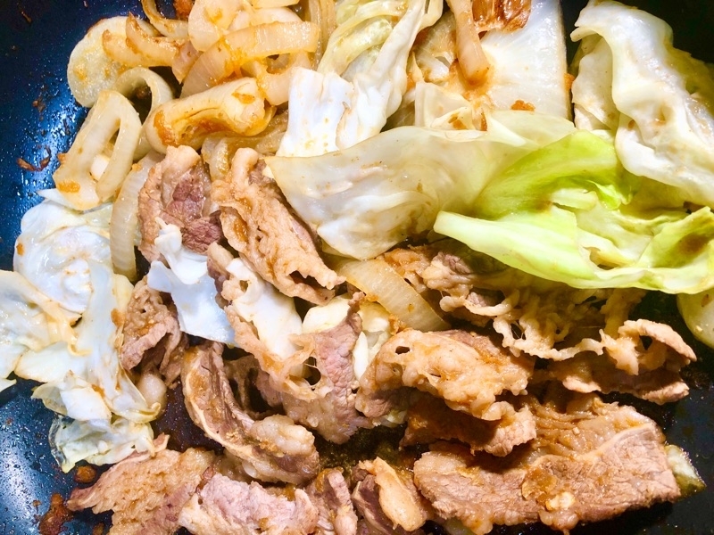 リンゴだれのフライパン焼肉を撮った写真