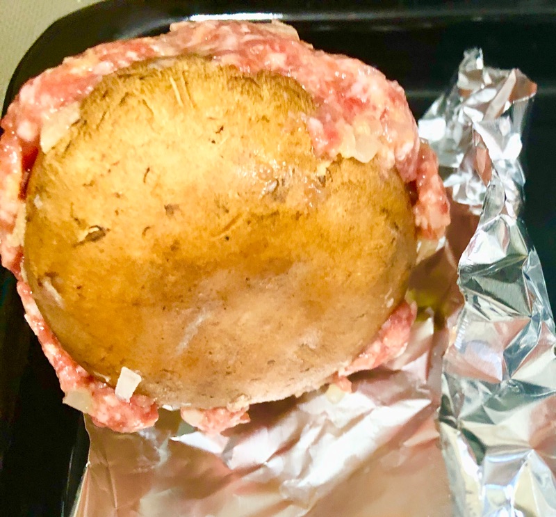 マッシュルームの肉詰めの裏側を撮った写真