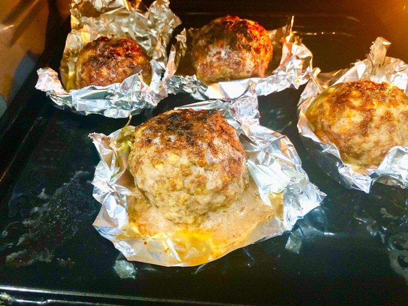 マッシュルームの肉詰めを焼いて撮った写真