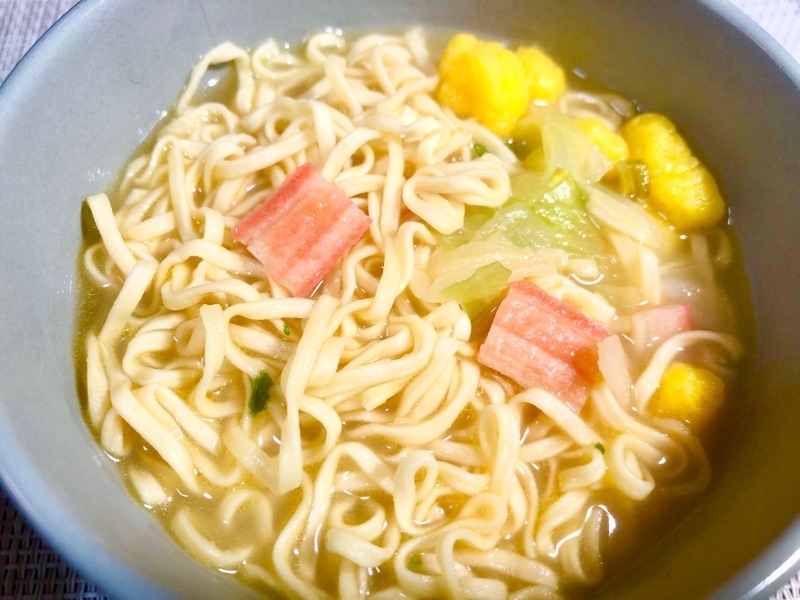 カップヌードルPRO半分を撮った写真