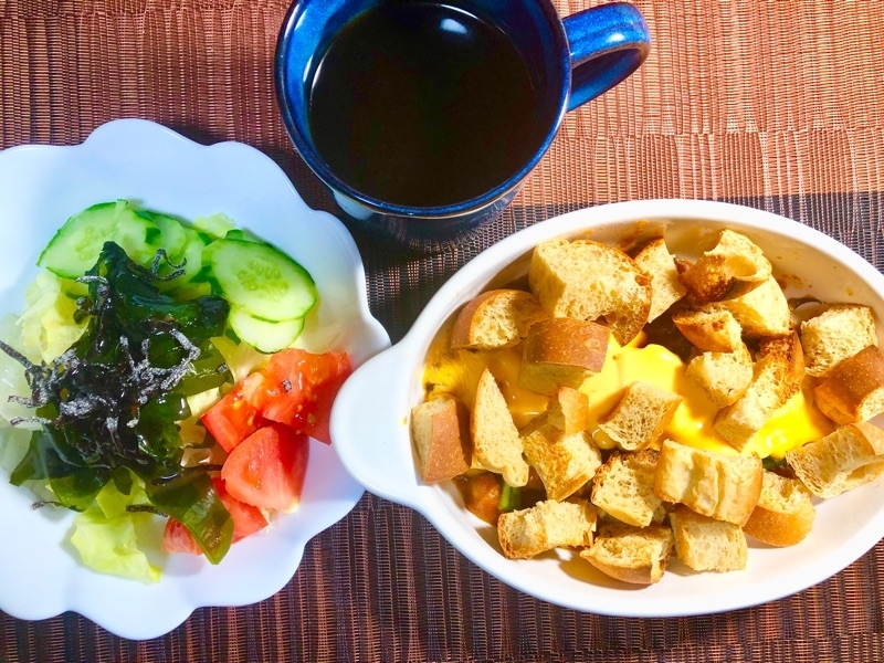 ブランパンの焼きチーズカレーの昼食を撮った写真