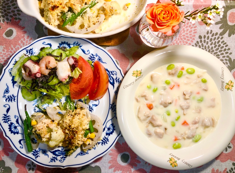 枝豆クリームシチューの夕食を撮った写真