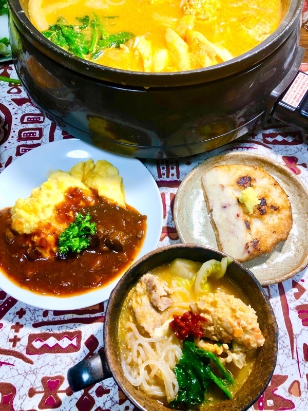 鶏つみれのごま豆乳鍋とオムレツの夕食を撮った写真