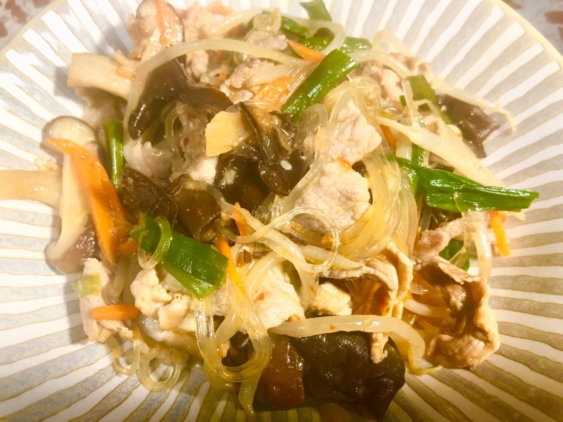 マーボ春雨を取り分けて撮った写真