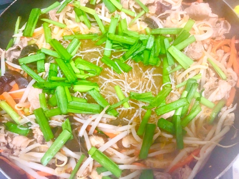 マーボ春雨にニラを入れて撮った写真