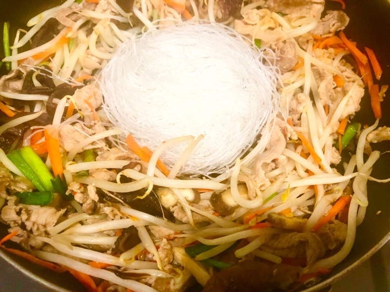 豚肉野菜炒めに春雨を入れて撮った写真