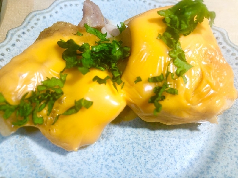 チキンソテーのチーズがけを撮った写真