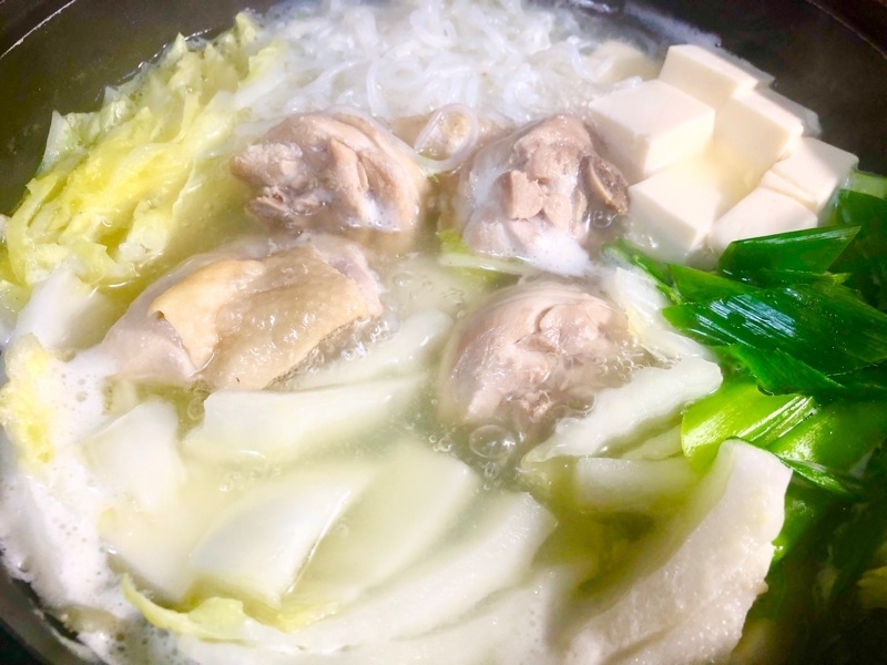 鶏モモのぶつ切り水炊きを撮った写真