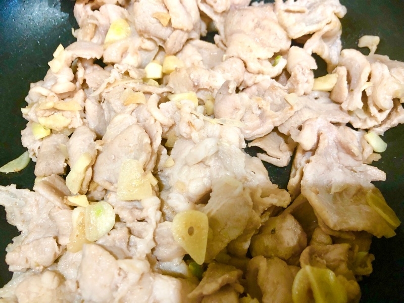 豚バラ肉のニンニク炒めを撮った写真