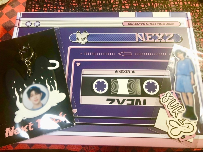 NEXZのシーズングリーティングを撮った写真