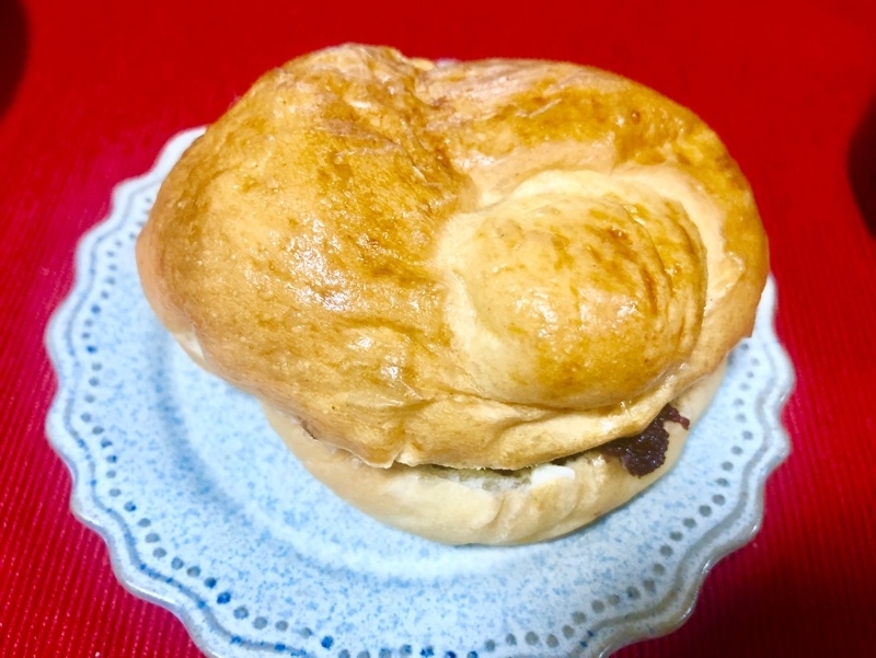 低糖質もち麦パンのあんサンドを撮った写真