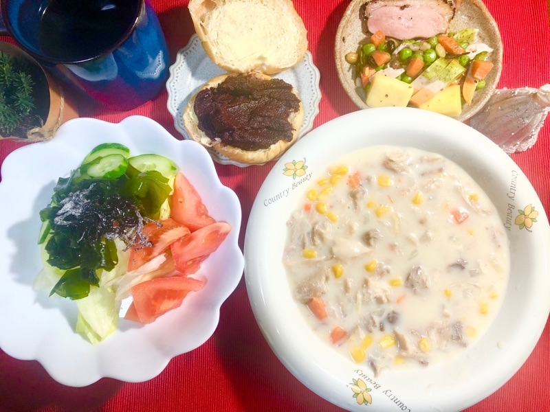 クリームシチューの昼食を撮った写真