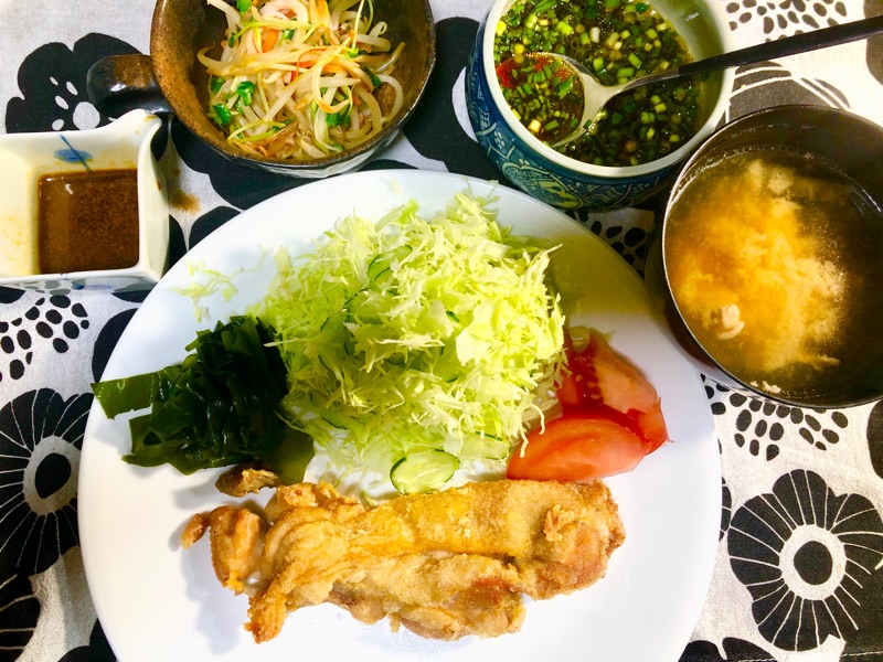 揚げ鶏の甘酢ネギダレの夕食を撮った写真