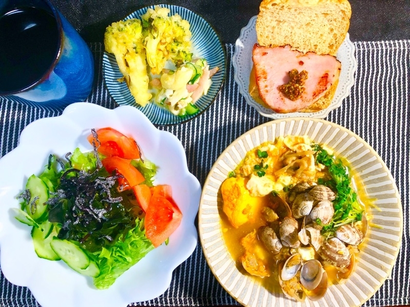 卵入りのスンドゥブチゲの昼食を撮った写真