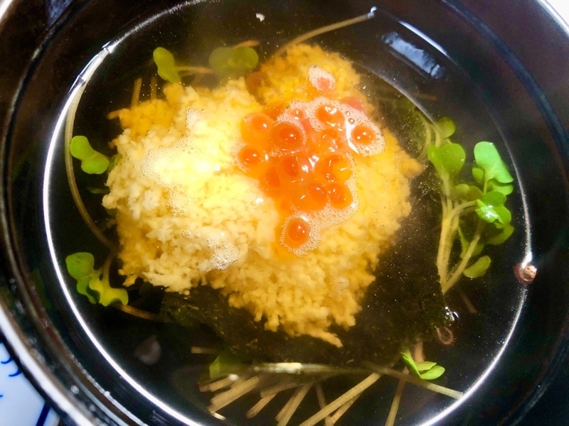 山芋の吸いものを撮った写真