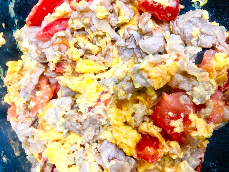 卵を入れて炒めて撮った写真