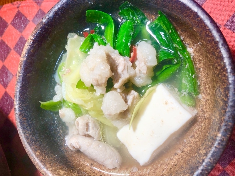 塩もつ鍋を取り分けて撮った写真