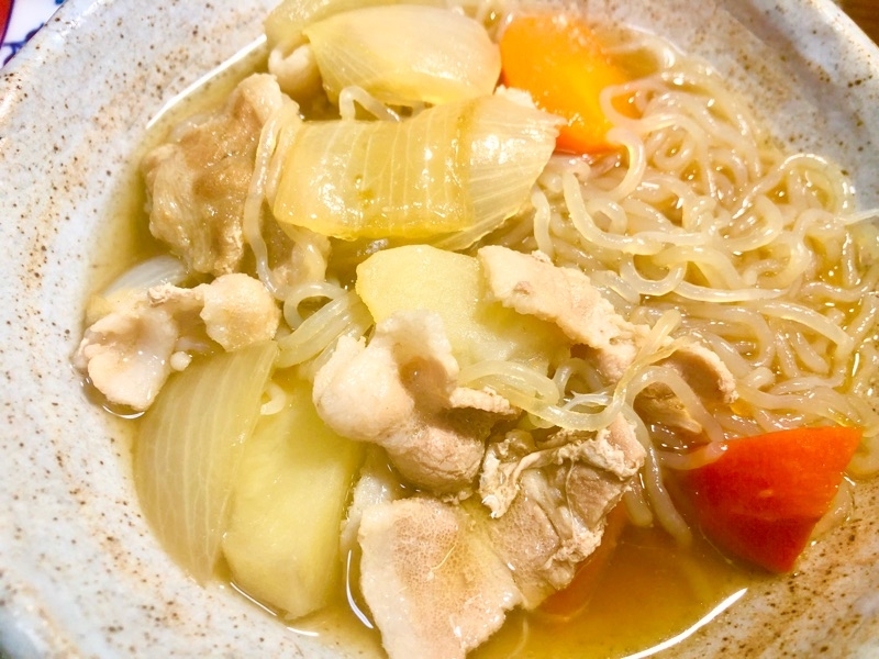 低糖質肉じゃがを盛り付けて撮った写真