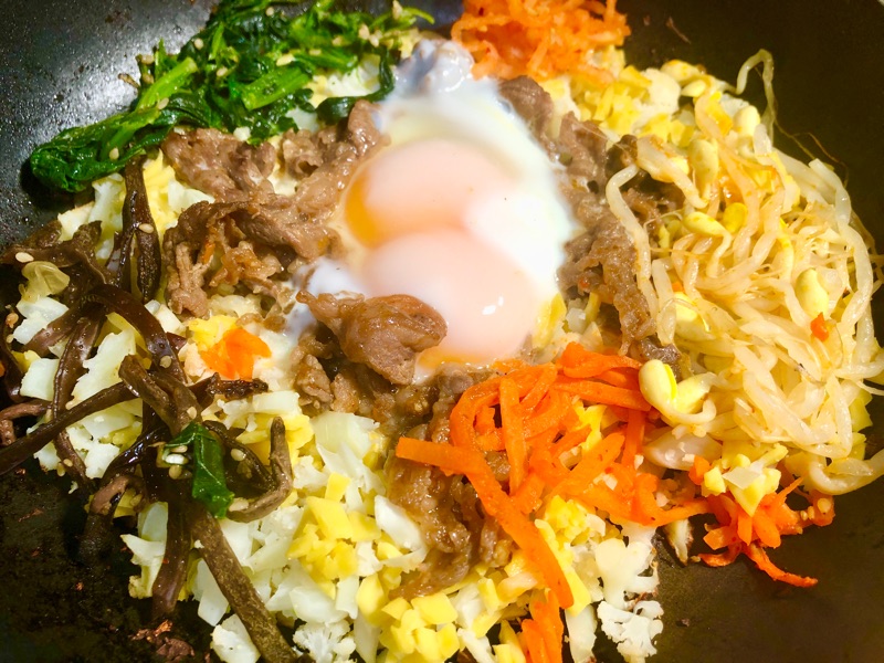 カリフラワーライスのフライパンビビンバを撮った写真