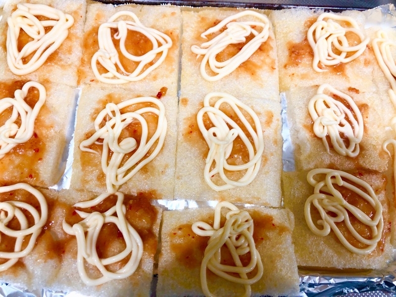 松山あげに味噌とマヨをかけて撮った写真