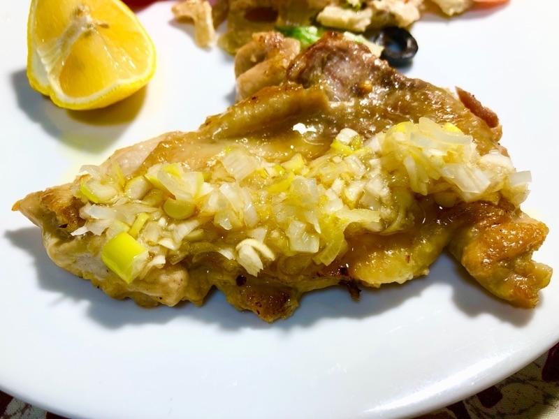 ネギ塩ゴマ油のチキンソテーを撮った写真