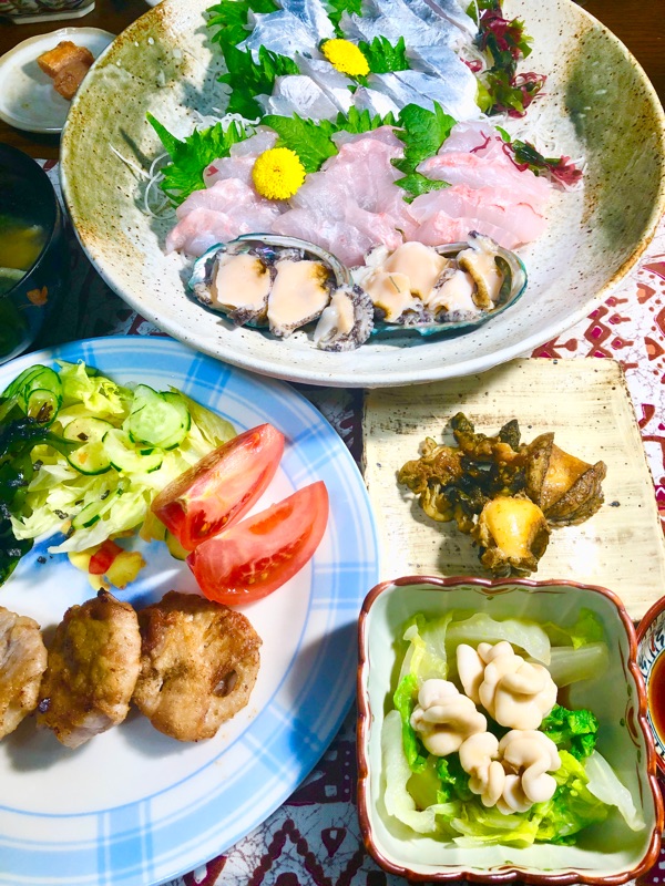 お刺身と白子ポン酢と肉巻きレンコンの夕食を撮った写真