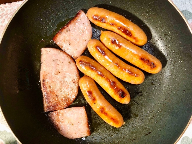 ハムソーセージを焼いて撮った写真