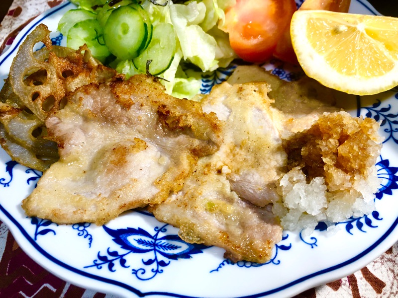 豚肉とレンコンの揚げ焼きを撮った写真