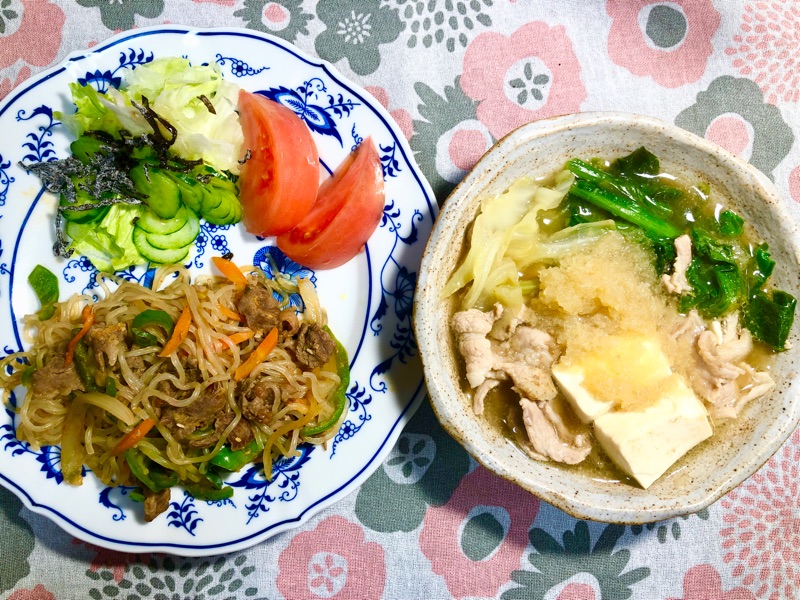 白滝のチャプチェ風とみぞれ鍋の夕食を撮った写真