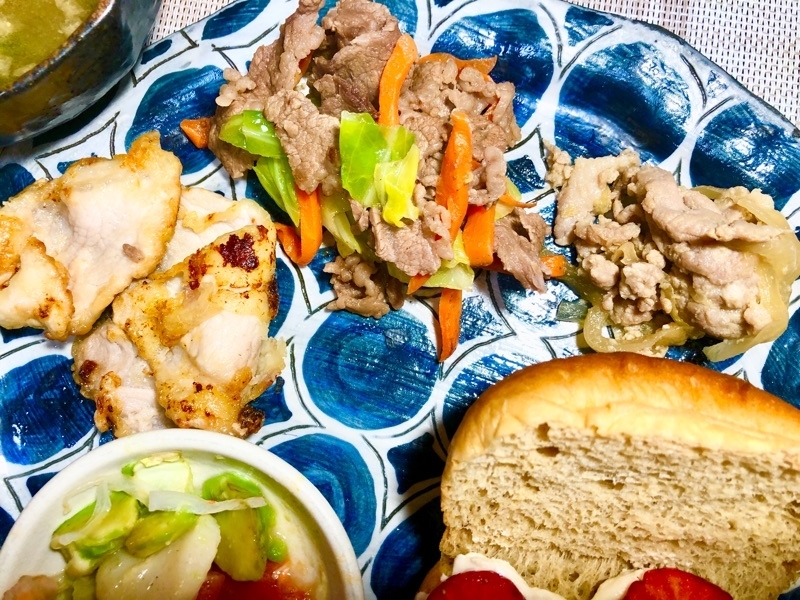 肉料理皿を撮った写真