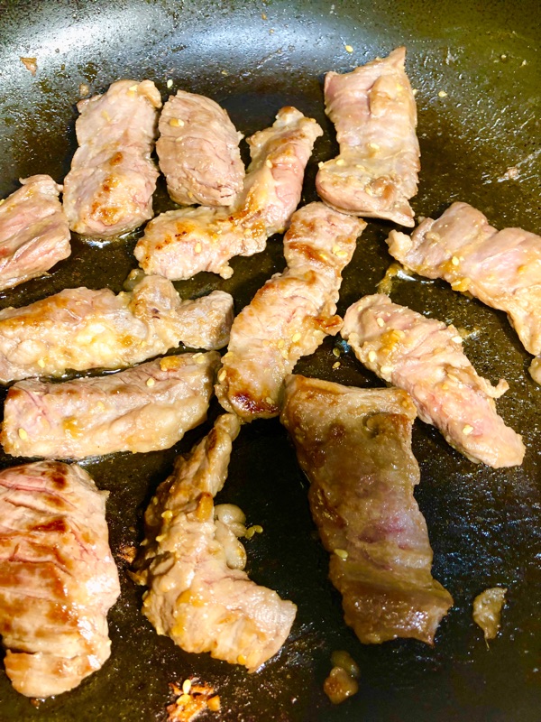 牛もも肉の焼肉風をとった