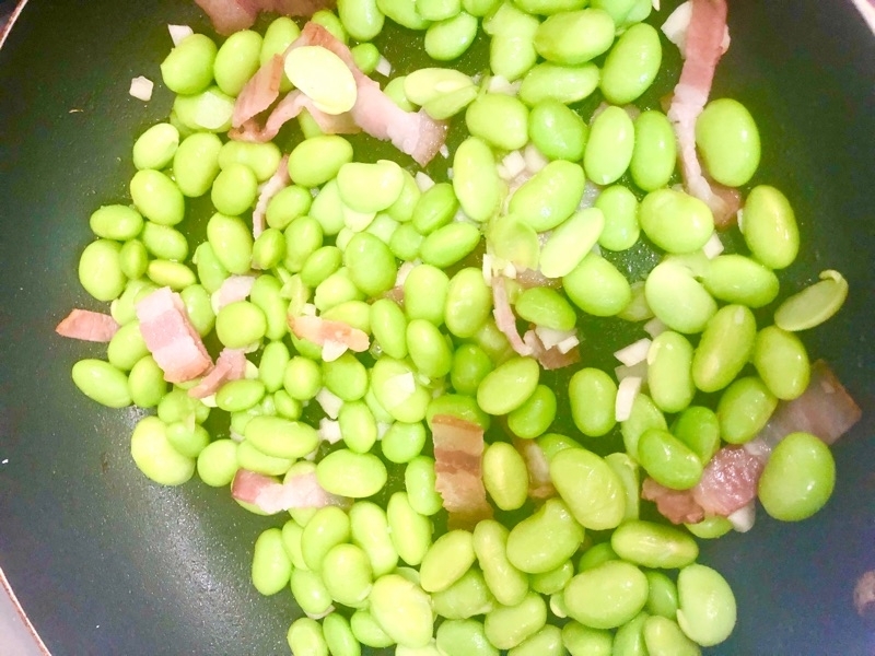 ベーコンと枝豆の炒めものをとった
