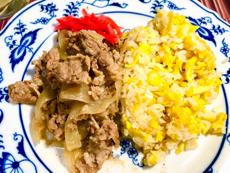 夜中の牛丼を撮った写真