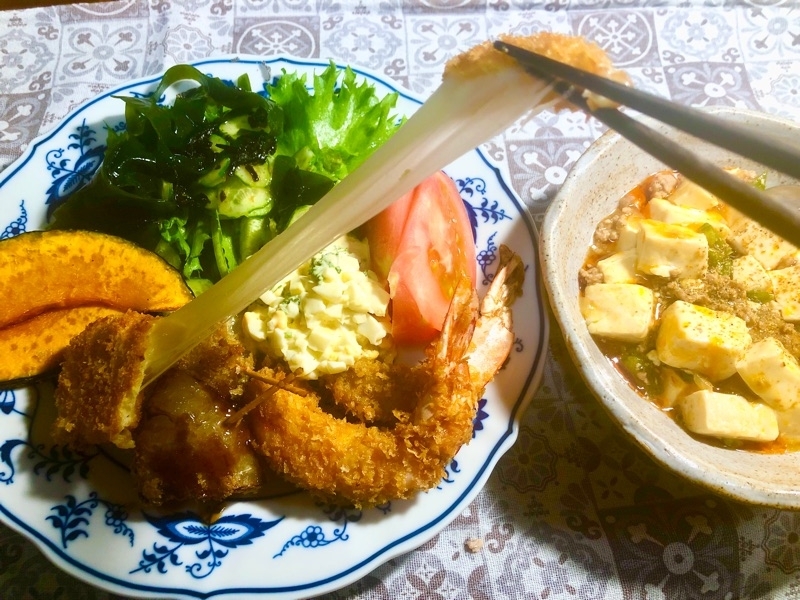 伸びるホワイトチェダーチーズフライを撮った写真