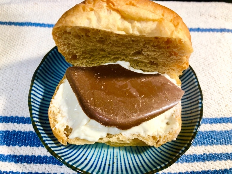 ブランパンの板チョコクリームサンドを撮った写真
