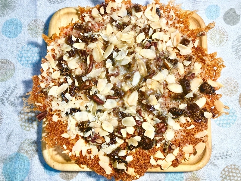 アーモンドとドライイチジクのチーズ焼きを撮った写真