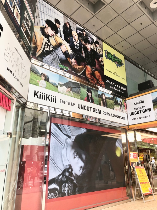タワレコの入り口にNEXZのスクリーンがある所を撮った写真