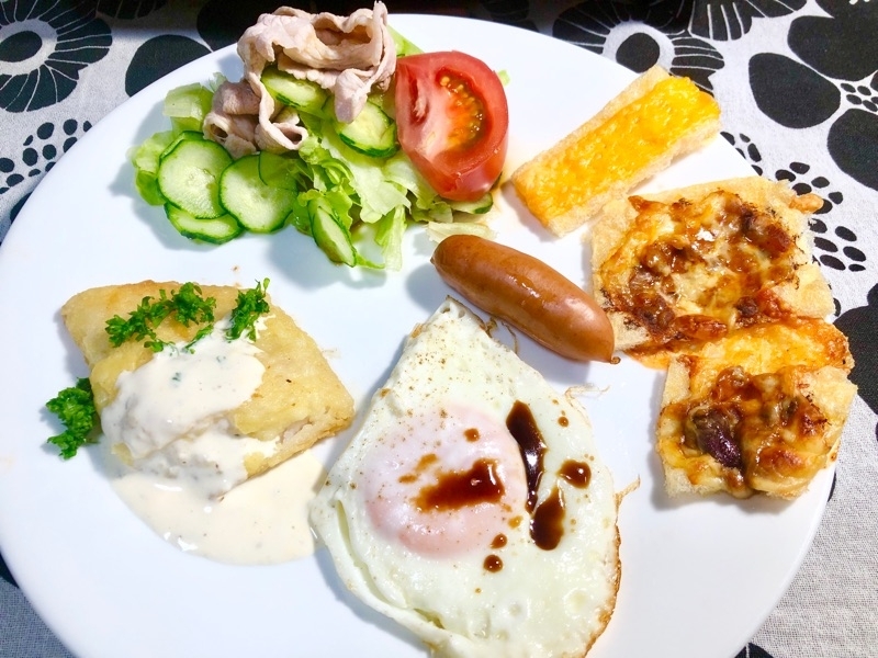 夕食の皿を撮った写真