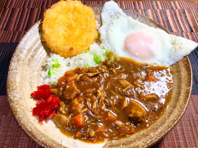 カリフラのカレーライスとイカメンチを撮った写真