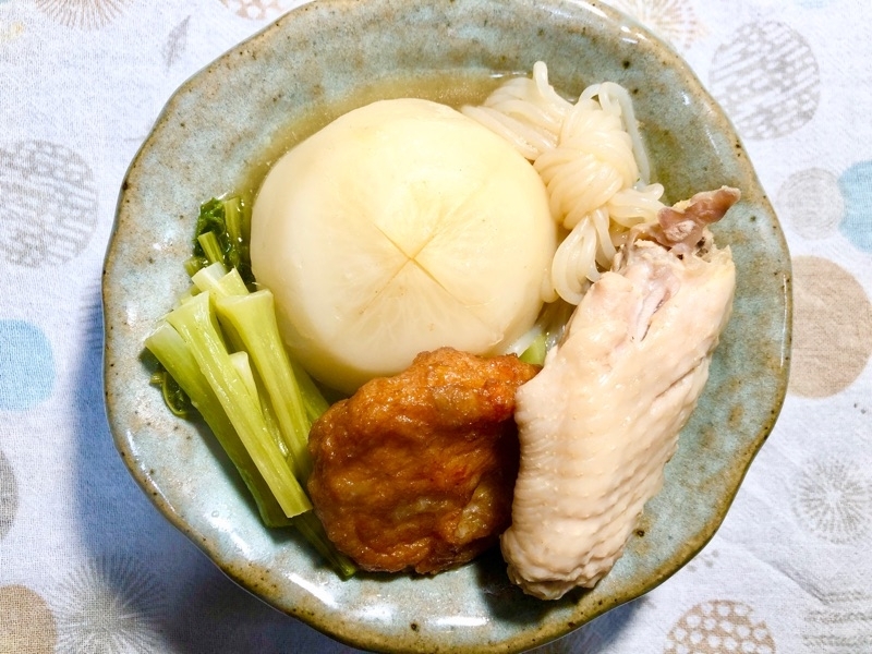 カブと手羽中の煮物を撮った写真