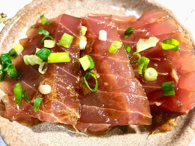 マグロのショウガづけを取り分けて撮った写真
