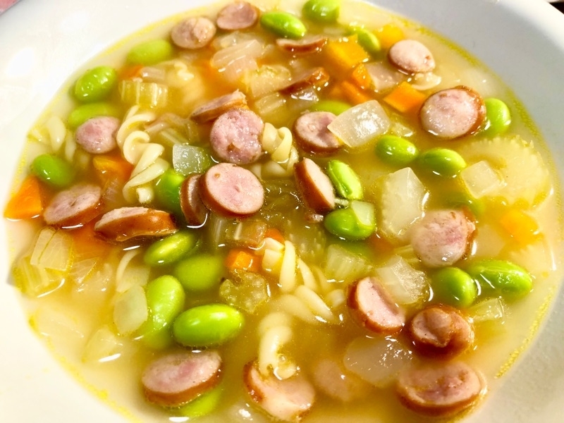 野菜とソーセージのスープを撮った写真