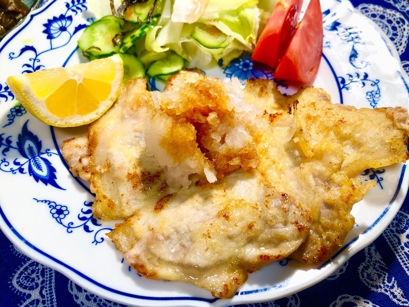 豚肉の揚げ焼きおろし添えを撮った写真