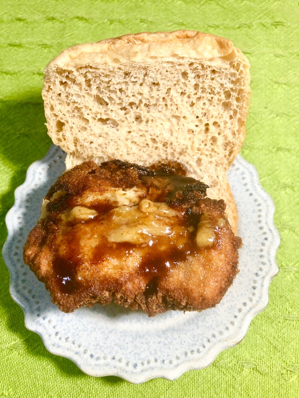 ブランパンのトンカツサンドを撮った写真