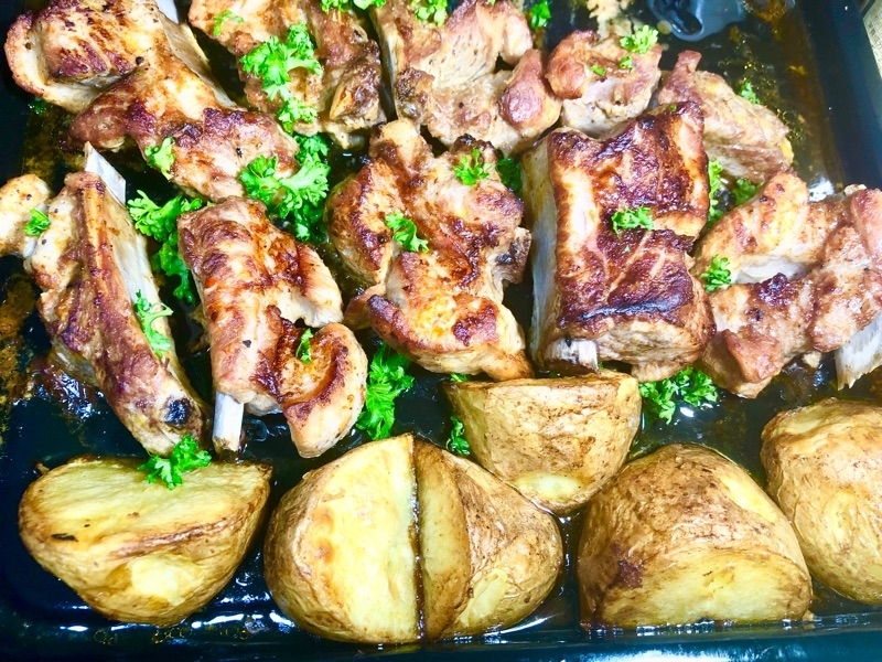 スペアリブと新じゃがのオーブン焼きを撮った写真