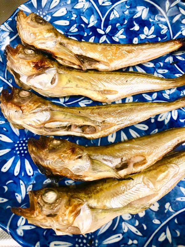 焼いたハタハタを撮った写真