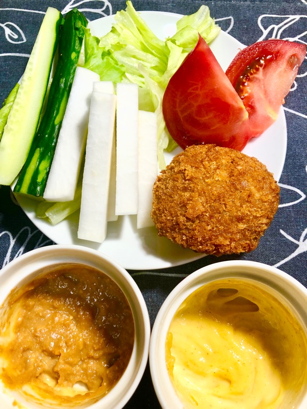 野菜スティックとミニメンチカツを撮った写真