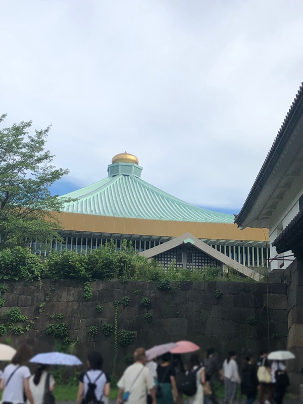 日本武道館の金色の玉ねぎを撮った写真