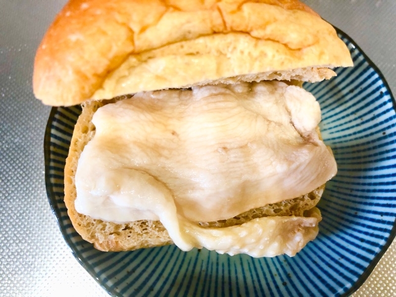 ゆで鳥胸肉を挟んで撮った写真